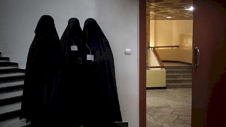 Taliban'ın atadığı rektör, kadın hoca ve öğrencilerin üniversiteye girişini yasakladı