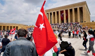 Yorum: Anıtkabir’in kapısını basına kapatmak