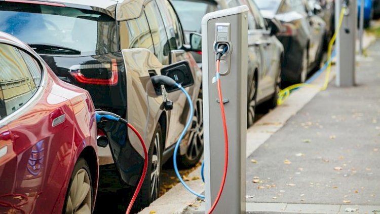 Dünyanın en hızlı elektrikli araç şarj cihazı üretildi; bataryalar 15 dakikada dolacak