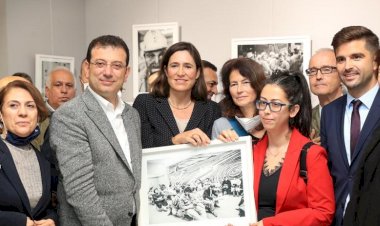 İMAMOĞLU ALMANYA’YA GÖÇ SERGİSİNDE KONUŞTU: