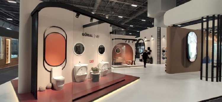 Unicera İstanbul’da Güral Vitrifiye’den ziyaretçileri büyüleyen denizanası tasarımı