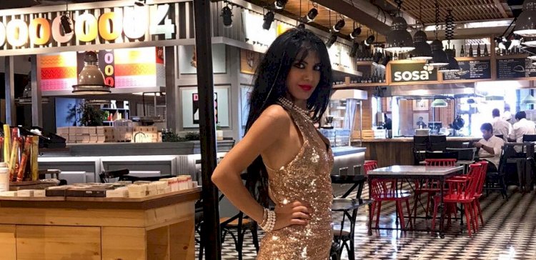 Güzel Fotomodel Uludağ Tatil Alışverişine Başladı