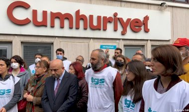Cumhuriyet çalışanlarından işten çıkartılan meslektaşlarına destek