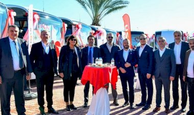 Anadolu Isuzu’dan Anex Tour’a 17 yeni NovoLux otobüs teslimatı