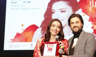 ÖYKÜ GÜRMAN’DAN MUHTEŞEM KONSER!