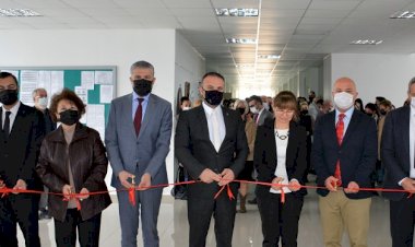 Prof. Dr. Kürşad Turgut Anma Sergisi, Yakın Doğu Üniversitesi Veteriner Hekimliği Fakültesi’nde açıldı