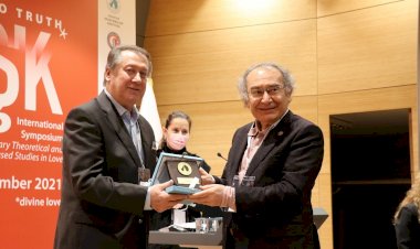 Prof. Dr. Nevzat Tarhan: “Aşk, girdiği kabın şeklini alıyor”