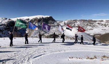 İzciler Sarıkamış şehitleri için -30 derecede çadırda sabahladı