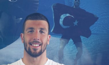 Milli yüzücü Emre Sakcı’dan dünya rekoru