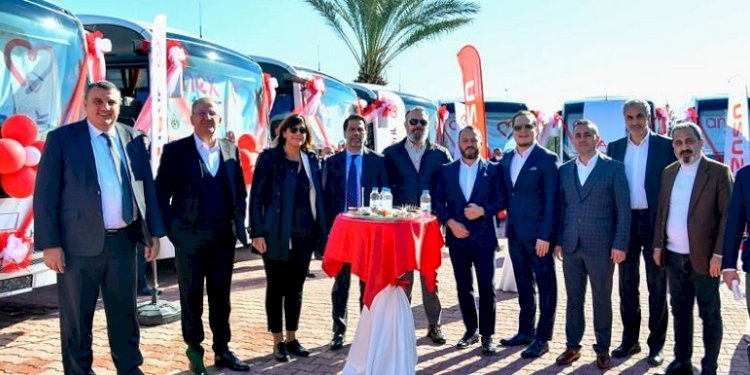 Anadolu Isuzu’dan Anex Tour’a 17 yeni NovoLux otobüs teslimatı