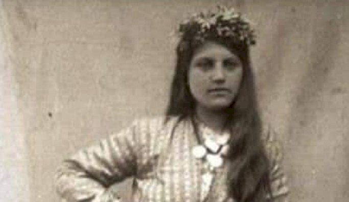 YUNAN SUBAYININ KAÇIRDIĞI GÜLNAZİK ADLI TÜRK KIZINA YAKILAN AĞIT