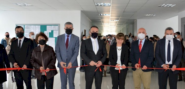 Prof. Dr. Kürşad Turgut Anma Sergisi, Yakın Doğu Üniversitesi Veteriner Hekimliği Fakültesi’nde açıldı