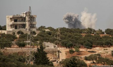Rus uçakları İdlib'i bombaladı