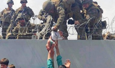 Afganistan'da çitlerin üzerinden ABD askerlerine verildikten sonra kaybolan çocuk bulundu