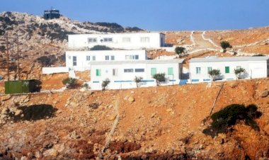 Yunanistan yerleşimin yasak olduğu Keçi Adası’na bir de hastane açtı