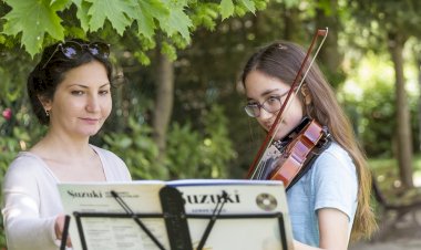 Akranlarına ara tatil için Aşık Veysel'den Mozart'a uzanan bir müzik listesi hazırladıklar