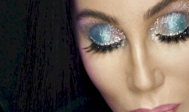 Cher ve Saweetie seni, makyajının gücünü göstermeye davet ediyor