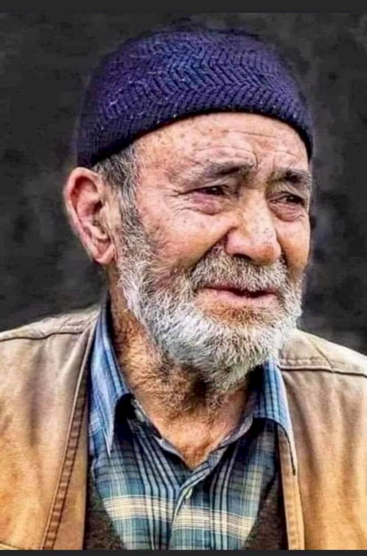 “Yaşı 75’e dayanmıştı Muhammed baba’nın. İki katlı evinin üst katını oğlu ve gelinine vermiş,
