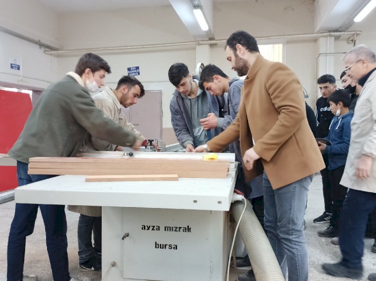 İzmir’de fabrika gibi okul: Cirosu 1 milyon TL’ye yaklaştı