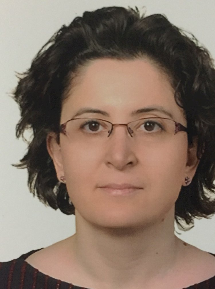 eKonsey.com Dermatoloji doktoru Prof. Dr. Tuğba Rezan Ekmekçi: