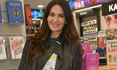 D&R 217. mağazasını başarılı oyuncu Ayşe Tolga’nın katılımı ve müzik dinletisiyle açtı