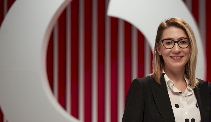 VODAFONE, MAĞAZALARINDA “GEL İNCELE ADRESİNE GÖNDERELİM” HİZMETİ BAŞLATTI