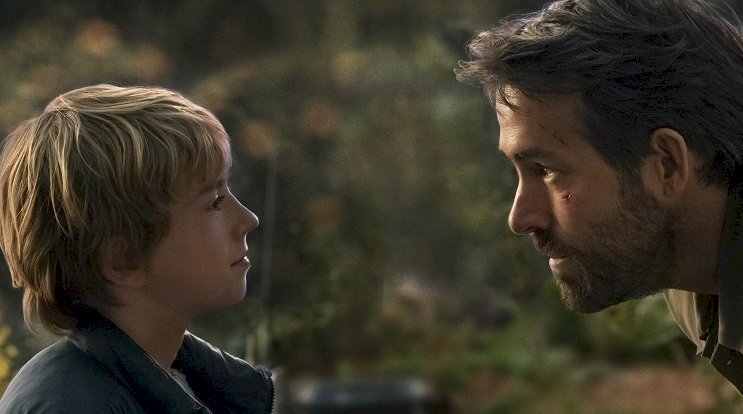 Netflix, merakla beklenen filmi The Adam Project'in tanıtım fragmanını ve görsellerini paylaştı.