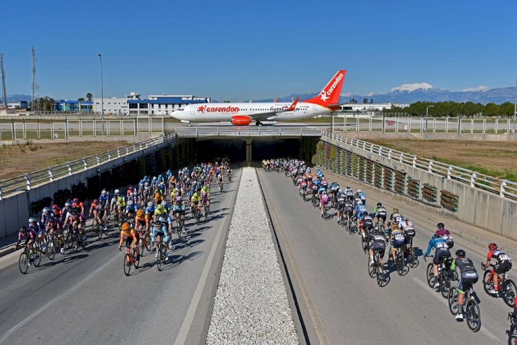 Corendon Airlines uçağı, bir kez daha Tour of Antalya'nın simge fotoğrafında yer aldı