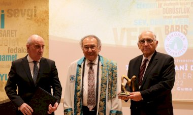Üsküdar Üniversitesi 7. Yüksek İnsanî Değerler Ödülleri sahiplerini buldu