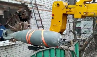 İnfilak etmeyen bomba binadan çıkarıldı