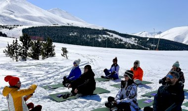 Eklem Sağlığı için 2400 m’de Yoga Yaptılar