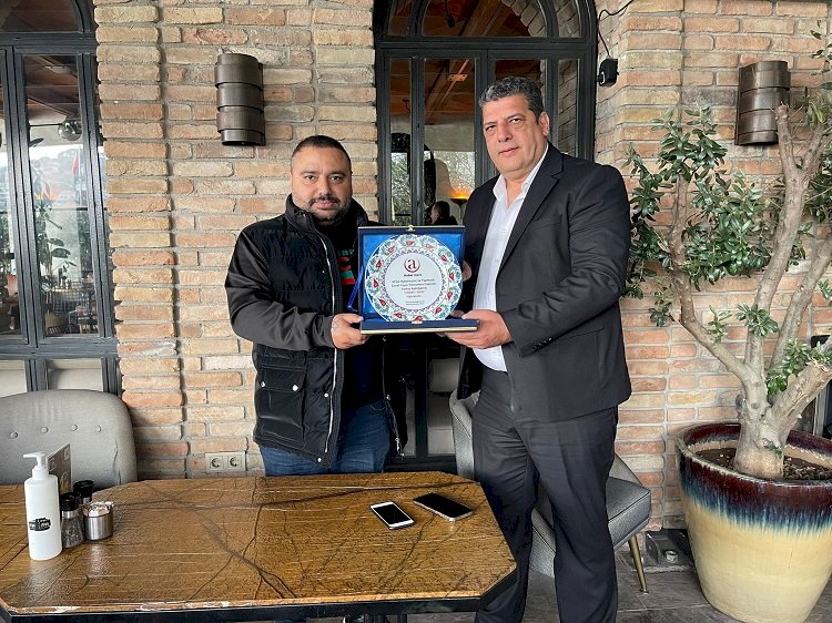 Ülkücü Şehit Oğlu Ali Uğur Akbaş’a Gazeteci Ferhat Aydoğan’dan Ödül