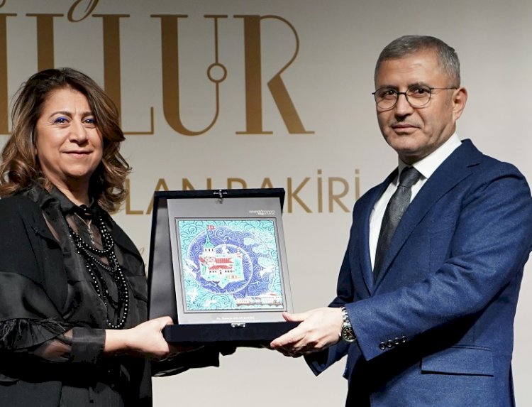 YASEMİN ASLAN BAKİRİ'NİN CAM SERGİSİ BİLLUR, NEVMEKAN SELİMİYE'DE AÇILDI
