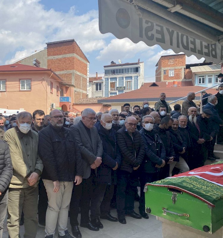 CENAZESİNE YURDUN DÖRT BİR YANINDAN ÜLKÜDAŞLARI KATILDI