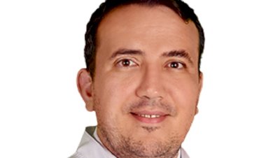 Altın embriyo bebeği