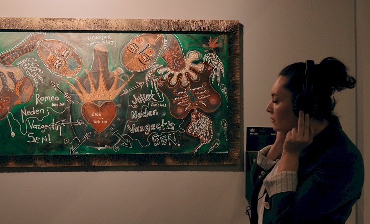 EBRU CEYLAN’IN “KONUŞAN RESİMLER - SAINT AGE” SERGİSİ YENİ YOLCULUĞUNA BAŞLIYOR