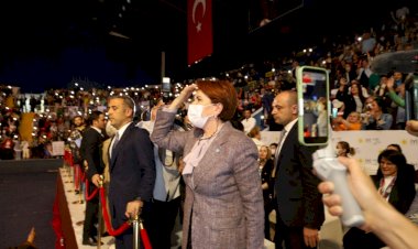 MERAL AKŞENER 'ANNELER GÜNÜ' ETKİNLİĞİNDE KONUŞTU