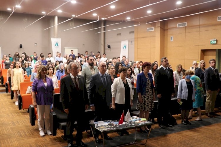 Prof. Dr. Nevzat Tarhan: “İklimciler şefkat ve nezaket kavramını hemşirelerden ödünç almalı”
