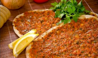 Bodrum, lahmacuna yeni soluk getirdi: Deniz mahsullü lahmacun 395 TL