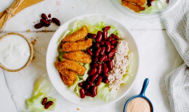 BENZERSİZ LEZZETLERLE HAZIRLANAN SALATALAR YAZIN FAVORİSİ OLUYOR