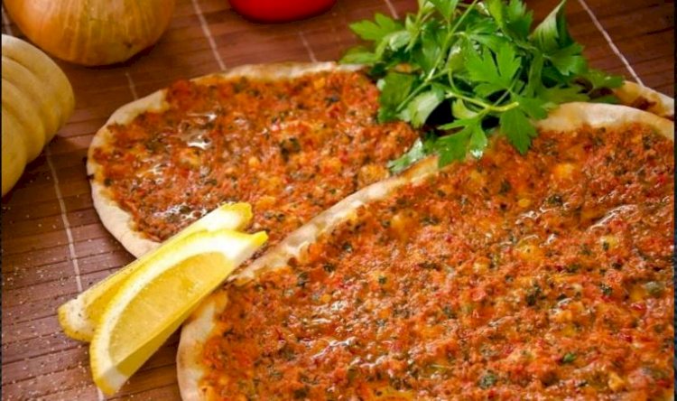 Bodrum, lahmacuna yeni soluk getirdi: Deniz mahsullü lahmacun 395 TL