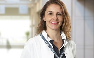 Güneşin etkilerinden korunmak için mutlaka güneş gözlüğü ve şapka kullanılmalı