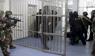 Uygurlarla Başa Çıkmak: Korku görüntüleri