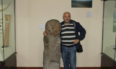 ÇOYR YAZITI (683 yıl). Türkçenin tarihlendirilen en eski yazıtı