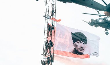 İzmir Semalarında Büyük Zafere Görkemli Kutlama Airshow’da