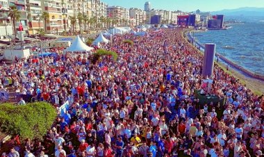 İzmir’in kurtuluş gününde 2,2 milyon izleyici ile rekor