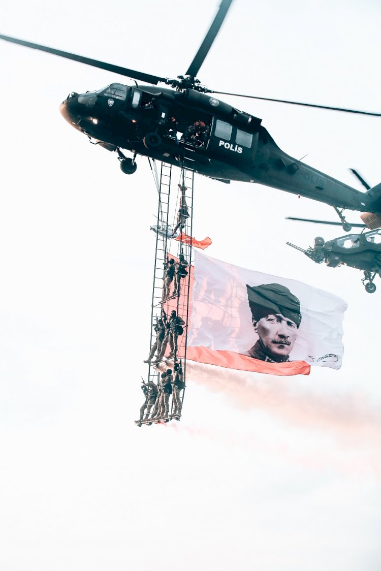 İzmir Semalarında Büyük Zafere Görkemli Kutlama Airshow’da