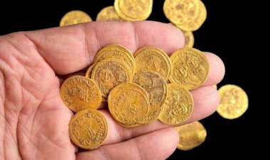 Bu Altın Sikkeler, 1.400 Yıl Önce Taş Duvara Saklanmış
