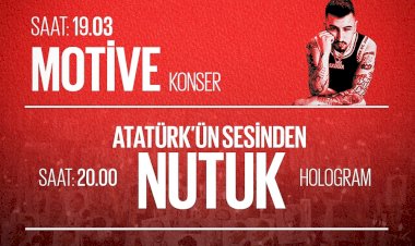 Atatürk Dolmabahçe’de Nutuk Okuyor