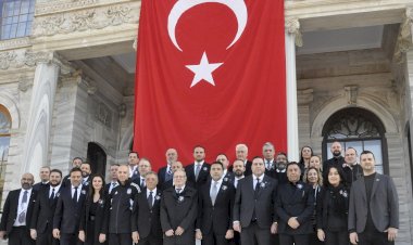 BJK, Ata'mızı  on binlerin katılımıyla Dolmabahçe'de andı..